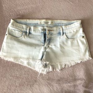 Jean shorts 🤍🦋